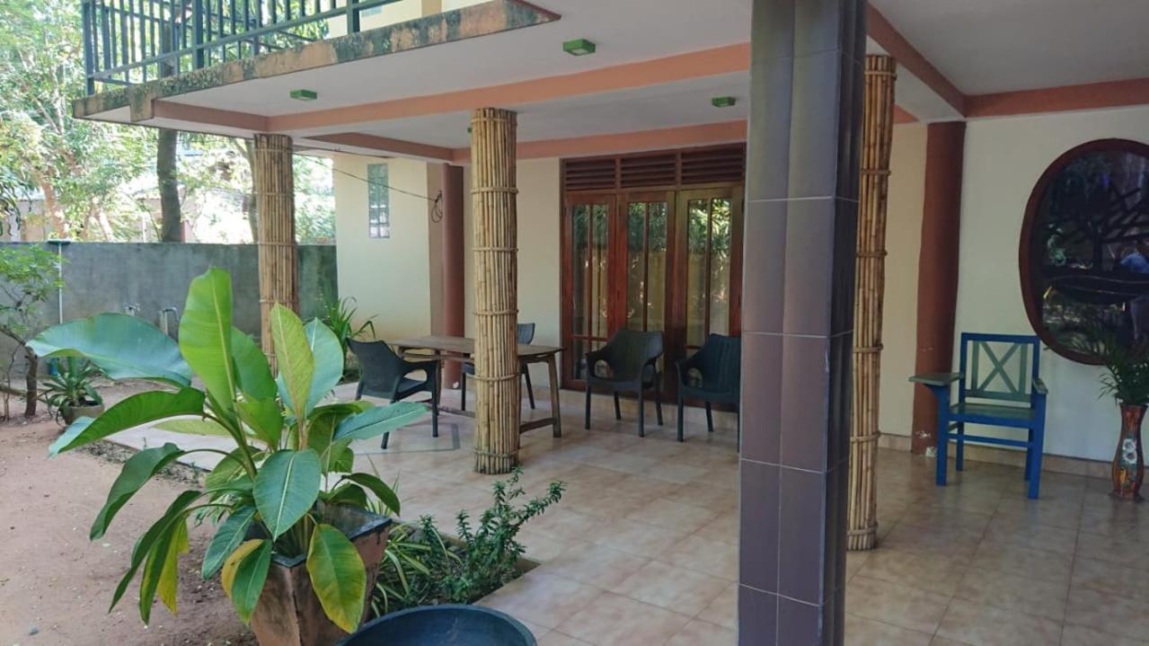Leopard City Hostel Yala Tissamaharama Esterno foto
